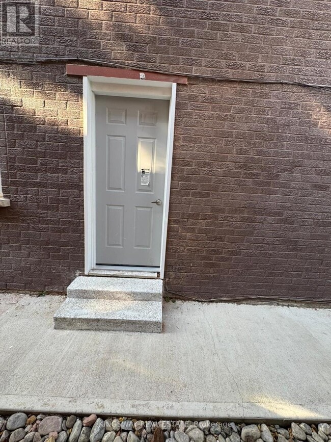 Building Photo - 659 Roselaire Trail