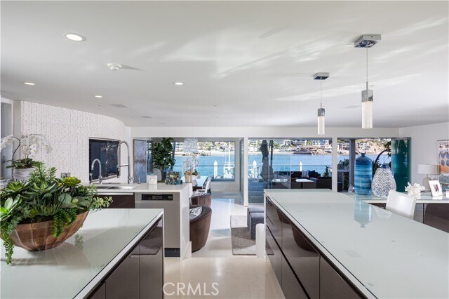 Foto del edificio - 2290 Channel Rd