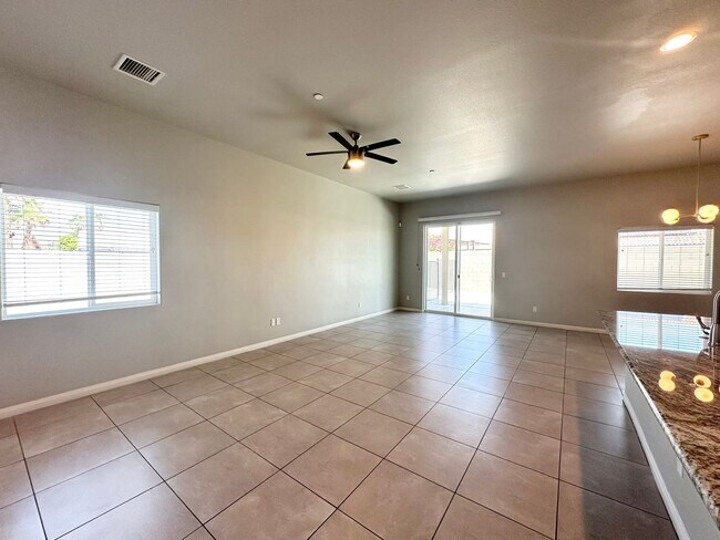 Foto del edificio - AVAILABLE NOW!!!! 4 Bedroom 2 Bathroom Poo...