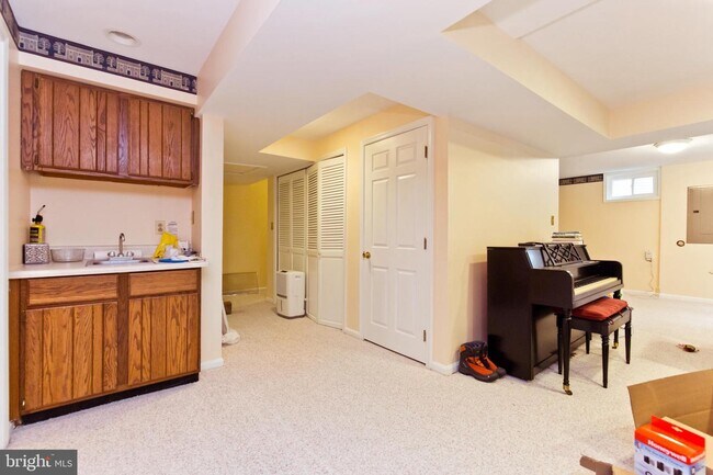 Foto del edificio - 2026 Westwood Forest Dr