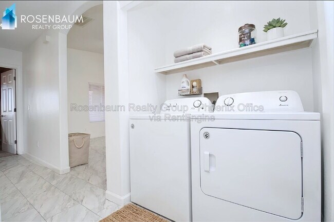 Foto del edificio - 9321 Hillcrest Pl