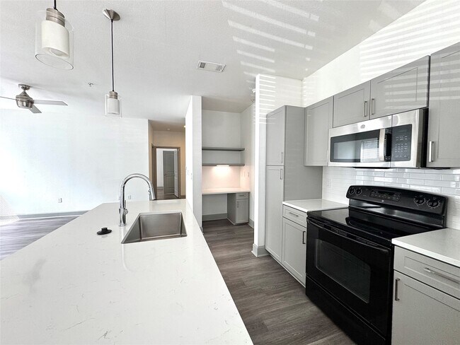 Foto del edificio - 3333 Weslayan St