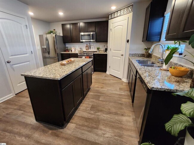 Foto del edificio - 4 Bed, 2.5 Bath Home Available in Fountain...