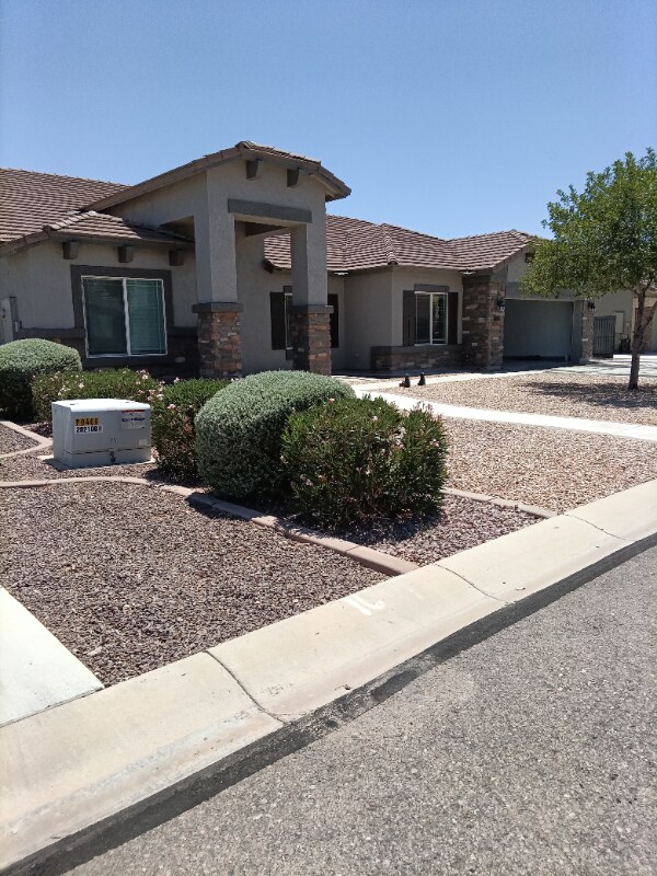 Primary Photo - 3733 E Meadow Lark Way