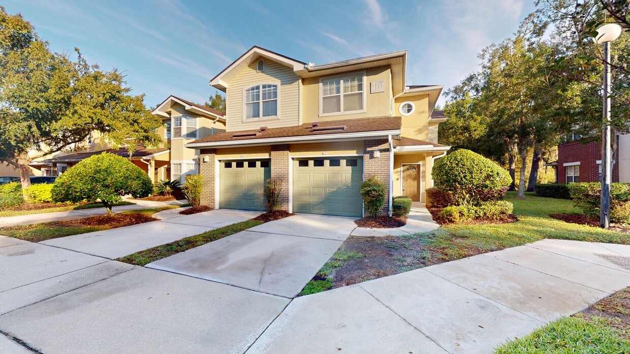 Primary Photo - Beautiful 3-Bedroom Townhome in the Cottag...