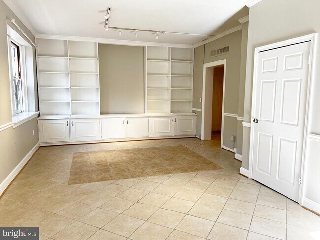 Foto del edificio - 3014 Dent Pl NW