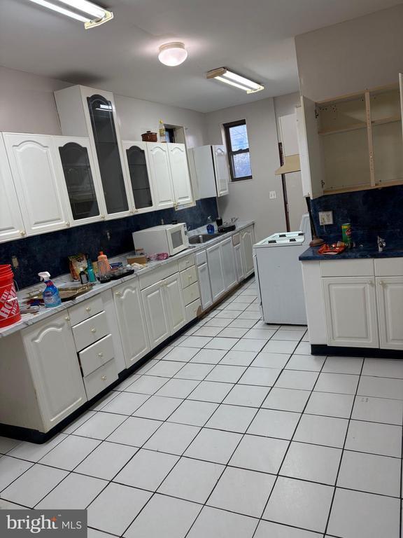 Building Photo - 5813 Hadfield St