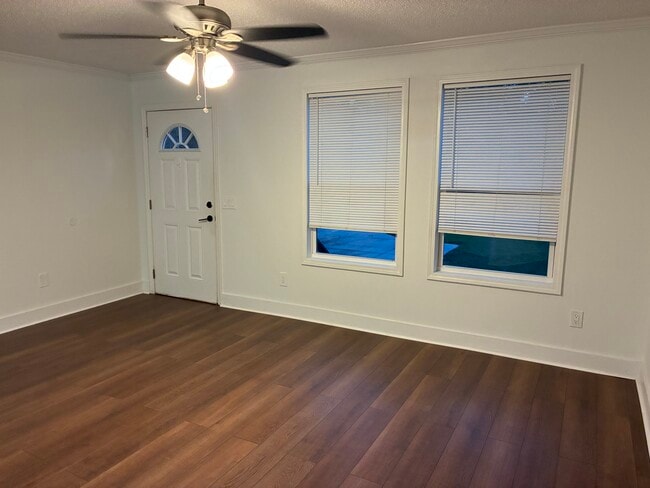 Building Photo - 121 Jackson Blvd #2