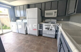 Building Photo - 2286 N Indian Canyon Dr