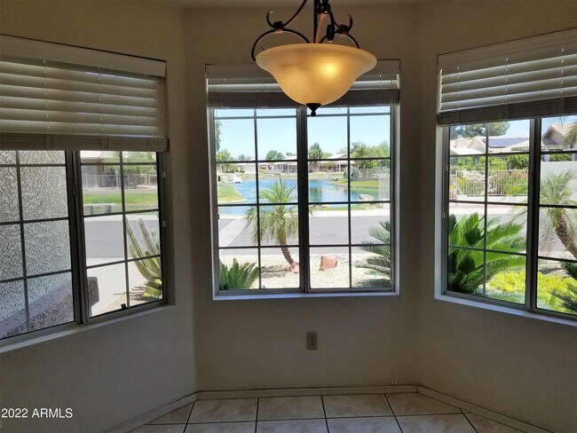 Foto del edificio - 10647 W Yukon Dr