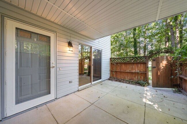 Foto del edificio - Beautiful 3 BR in Chapel Hill - Two Weeks Free Rent!