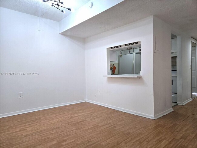 Foto del edificio - 300 NW 107th Ave