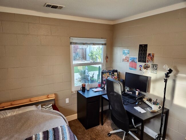 Building Photo - 5700 Cibola Way