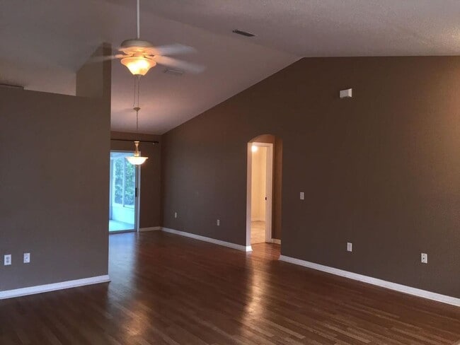 Building Photo - Groves at Baytree, Tavares 3/2 with Screened Back Porch