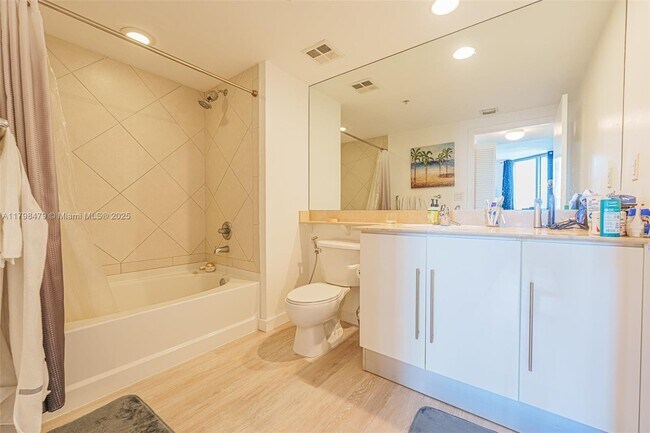 Building Photo - 325 Biscayne Blvd
