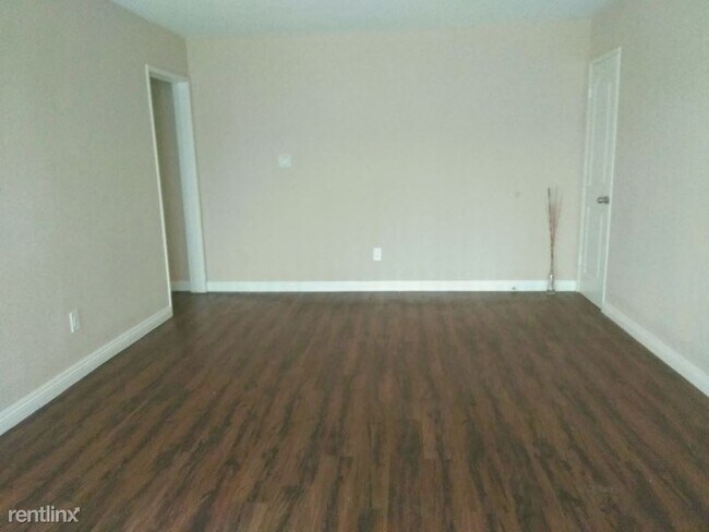 Foto del edificio - 16275 Woodruff Ave