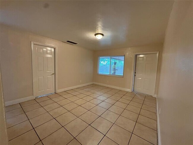 Foto del edificio - 5800 NW 15th St
