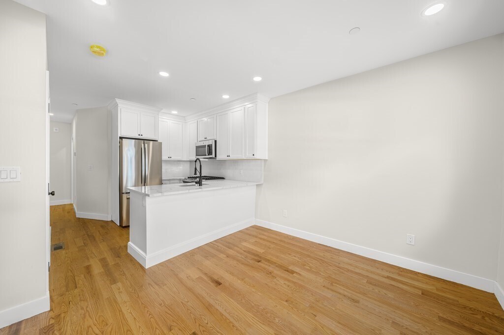 Primary Photo - 74 Bunker Hill St