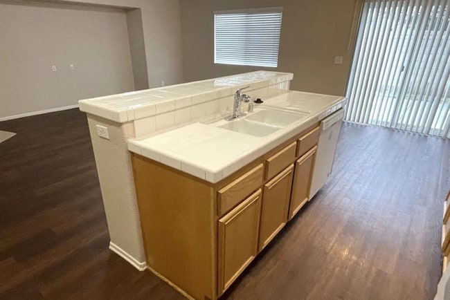 Foto del edificio - 45317 Stadium Ln