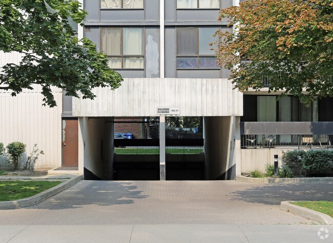 Building Photo - Bay 200