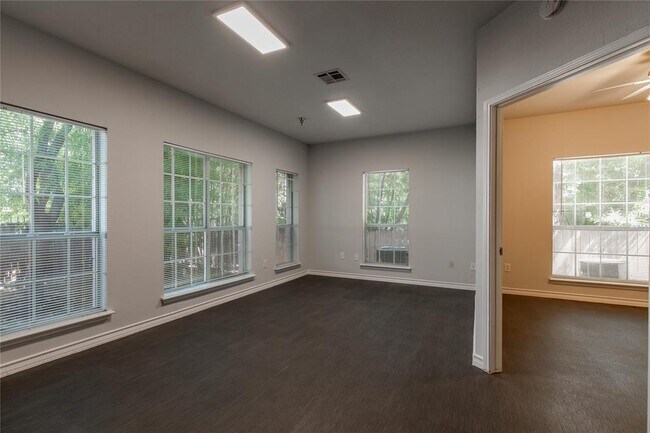 Building Photo - 2204 San Gabriel St