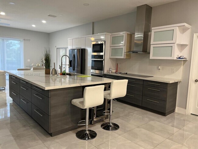 Building Photo - 10664 Paso Fino Dr