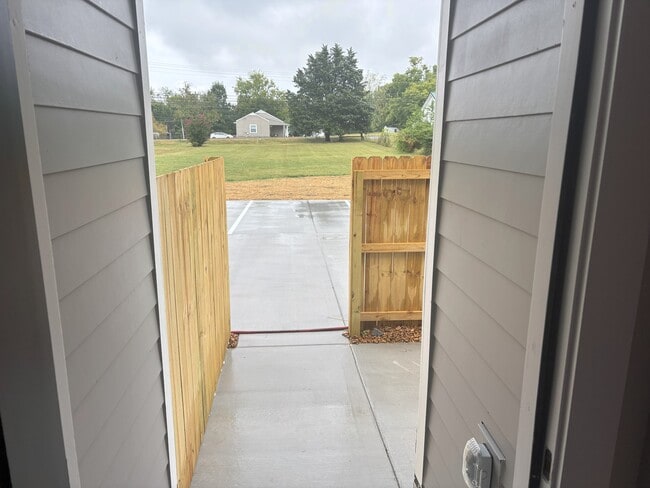 Building Photo - 439 Hobbs Ave