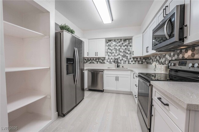 Building Photo - 3151 N Soaring Gulls Dr