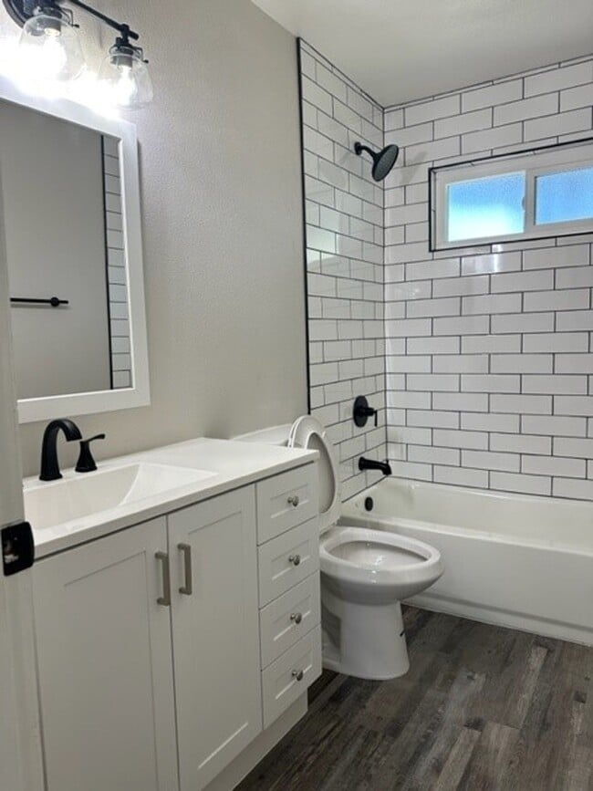 Foto del edificio - The Redwoods