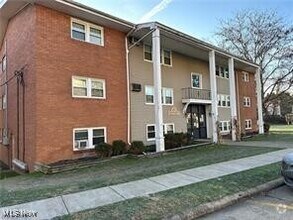 Building Photo - 620 Lakeside Dr
