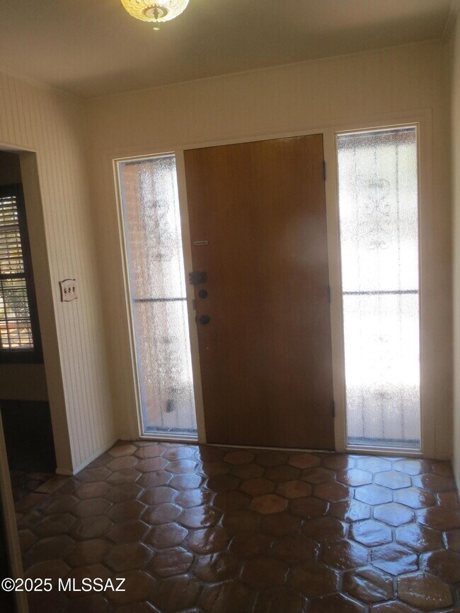 Foto del edificio - 6179 E 3rd St