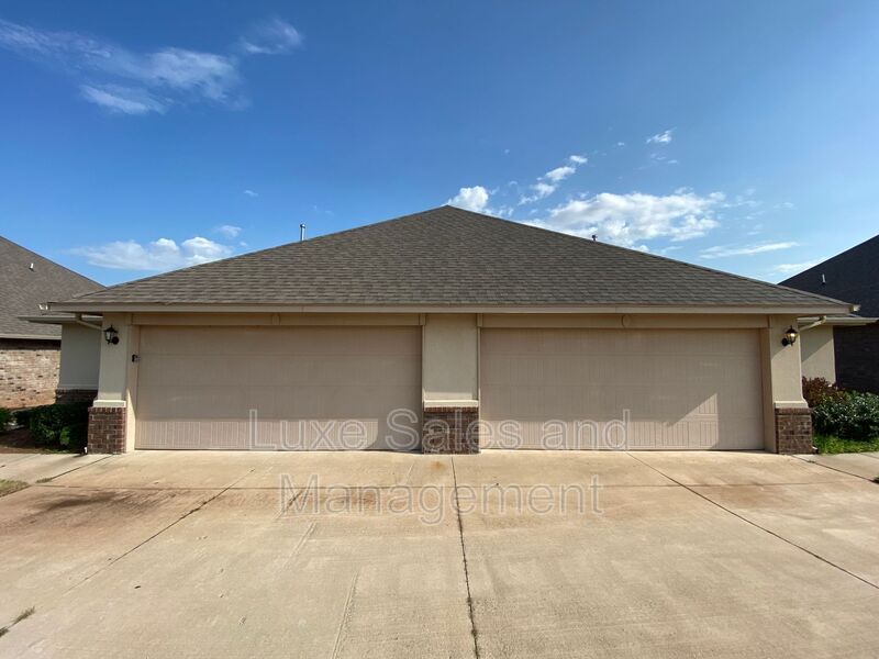 Primary Photo - 11211 Coachmans Rd