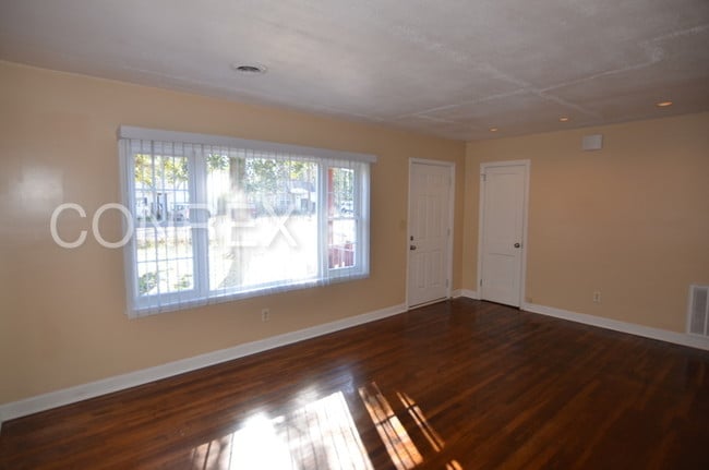 Building Photo - 2210 Killebrew Ave