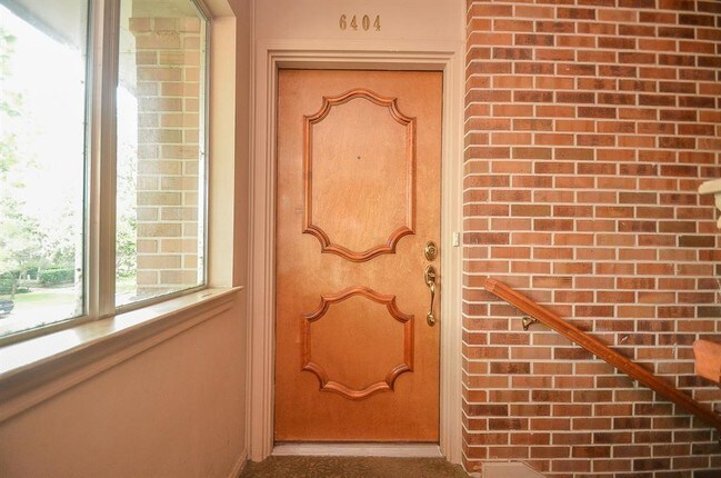 Foto del edificio - 6404 Bayou Glen Rd