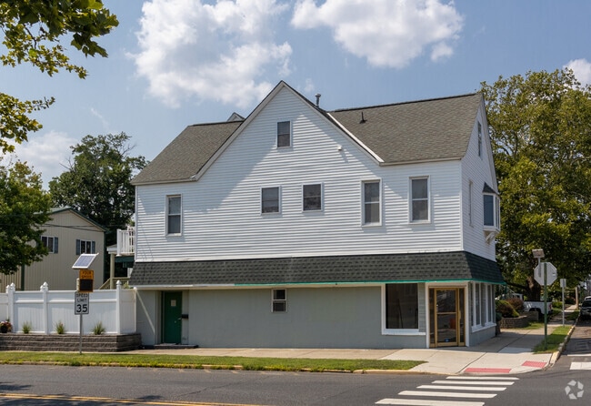 Building Photo - 150 Main St