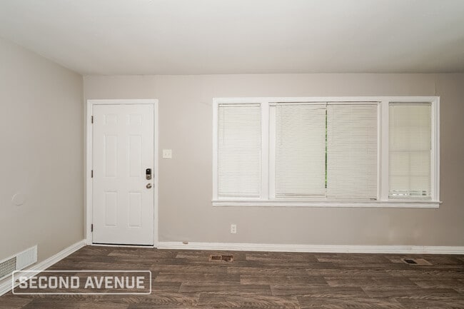 Building Photo - 844 Vanderbilt St