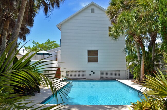 Foto del edificio - Key West style home on Siesta Key minutes ...