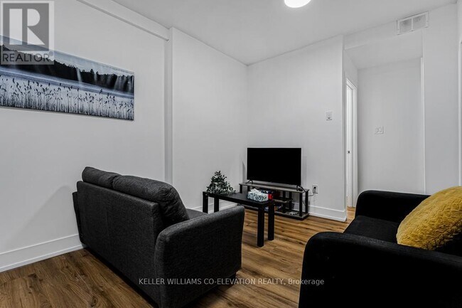 Photo du bâtiment - 610 King St E