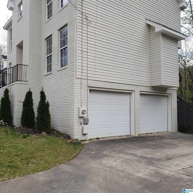 Building Photo - 747 Abigale Ln