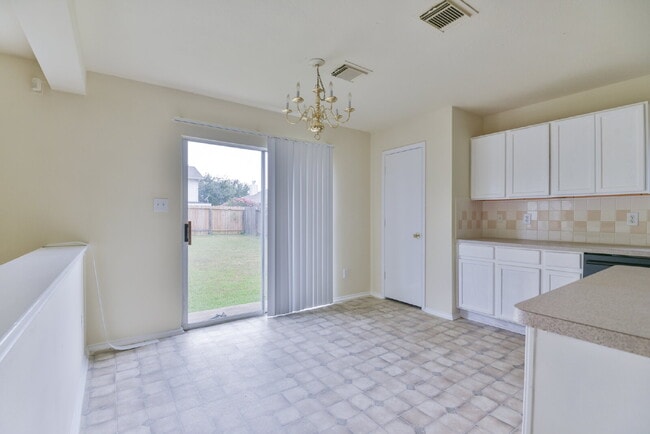 Photo - 5719 Clerkenwell Dr Apartment