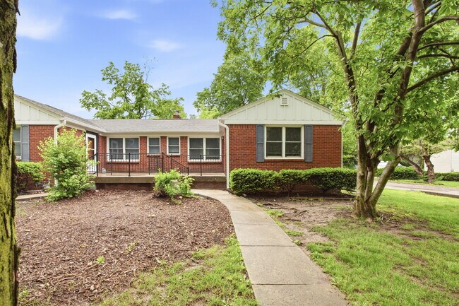 Foto del edificio - 4612 Rookwood Ave