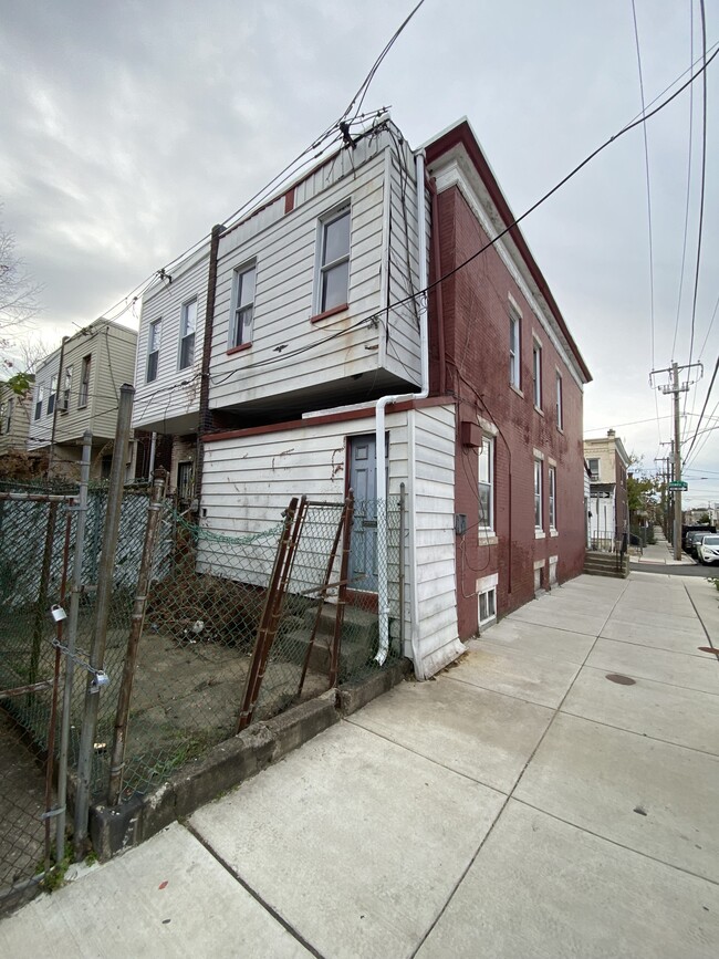 Building Photo - 65 N Dewey St