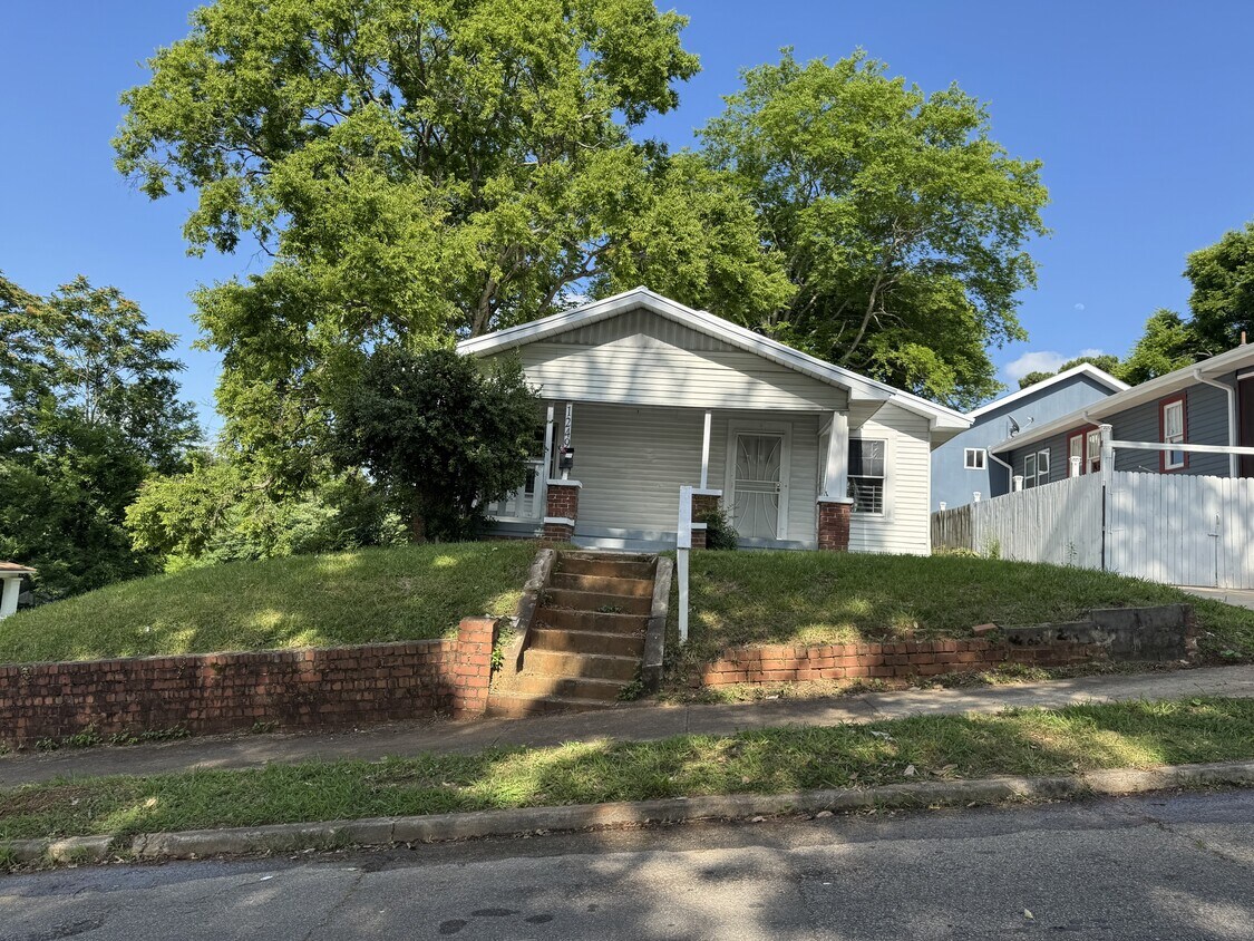 Foto principal - 1249 Waverly St