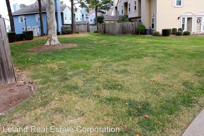 Building Photo - 2 br, 2.5 bath House - 5204 Jasmine Court