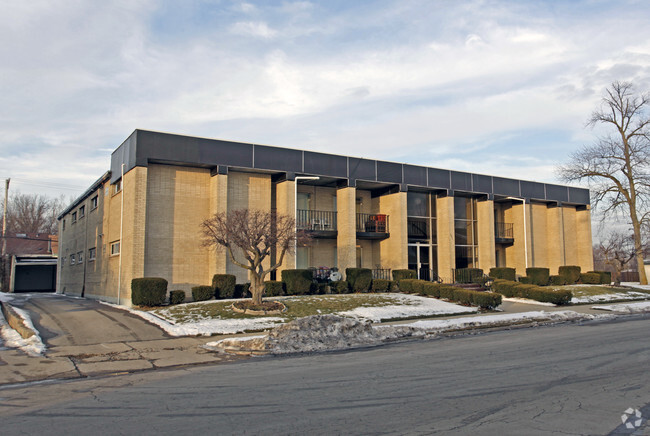 Building Photo - Miramor Manor