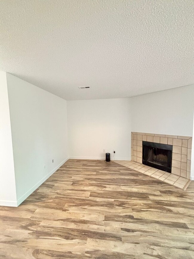 Building Photo - 8910 Fox Dr
