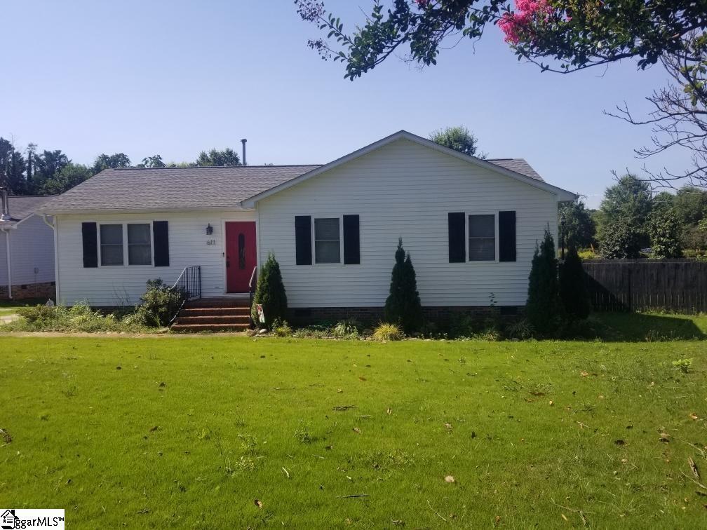 Primary Photo - 611 Green Ave