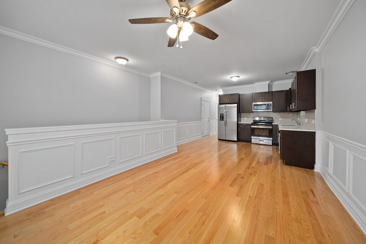 Primary Photo - 738 N Avers Ave