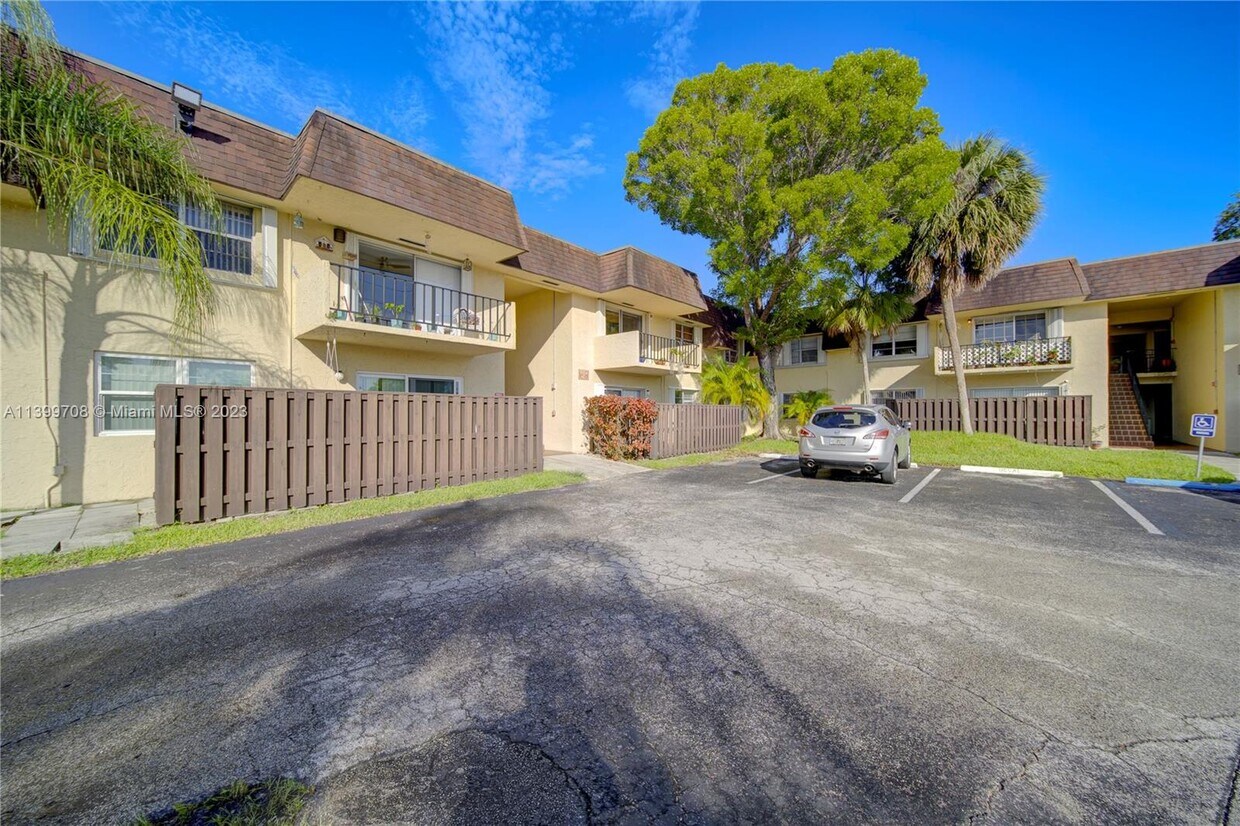 Foto principal - 9004 SW 137th St