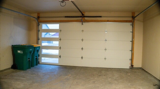 Building Photo - 6040 Kodiak Ln